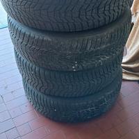 cerchioni con pneumatici invernali Tiguan
