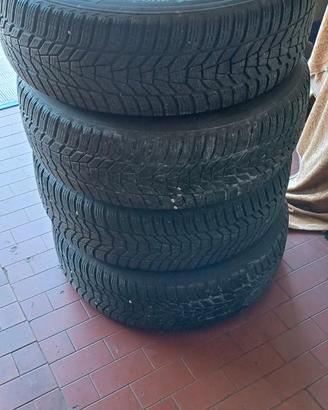 cerchioni con pneumatici invernali Tiguan