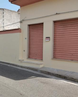 URAS (OR) - Locale commerciale