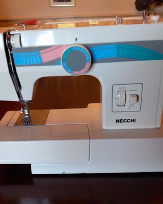 macchina da cucire Necchi