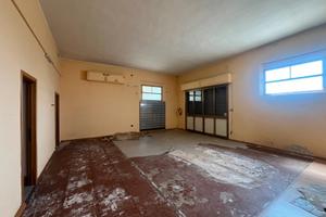 Locale commerciale con piazzale a Monastir