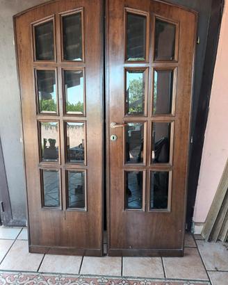 Porte e finestroni in legno douglas come nuove