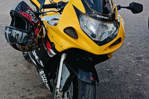 Suzuki gsxr 600 tenuta da vero amatore perfetta in