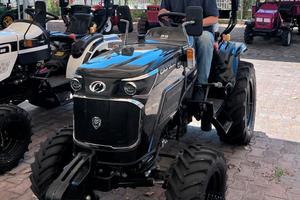 TRATTORE 26CV 4WD POTENTE E MANEGGEVOLE CON MOTORE