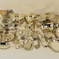 Lotto di 37 oggetti in argento