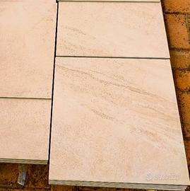 Pavimento 60 mq. in gres 45x45 + battiscopa 18 ml.