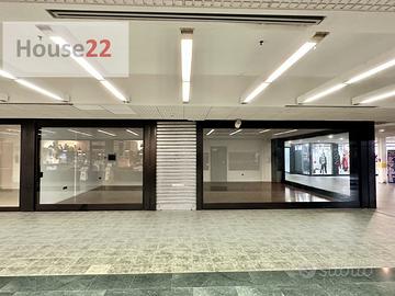 RENDITA DEL 11% - NEGOZIO Mq 90 con 3 Ampie Vetrin