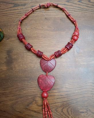 Collana bordeaux con perline e dischetti 