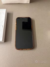 iPhone 15 rosa 128 gb con carica batteria