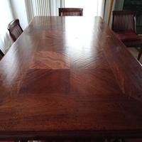 Tavolo e sedie in noce