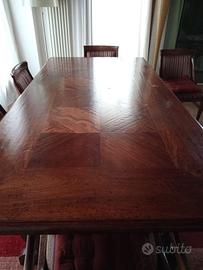 Tavolo e sedie in noce
