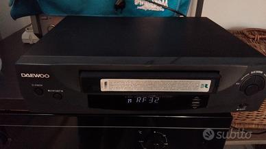 Videoregistratore VHS Daewoo. 