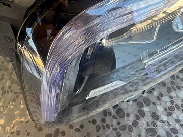 Faro auto mercedes glb