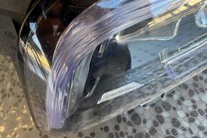Faro auto mercedes glb