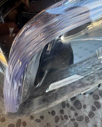 Faro auto mercedes glb