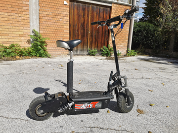 Monopattino scooter elettrico