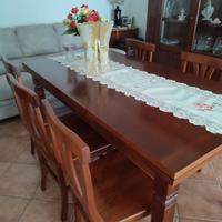 Tavolo allungabile  con 8 sedie e divano 3 posti