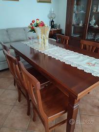 Tavolo allungabile  con 8 sedie e divano 3 posti