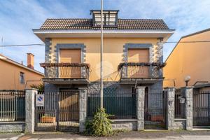 VILLA SINGOLA A BEINASCO