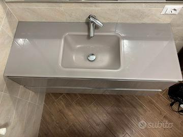 Mobile da bagno con piano superiore in vetro