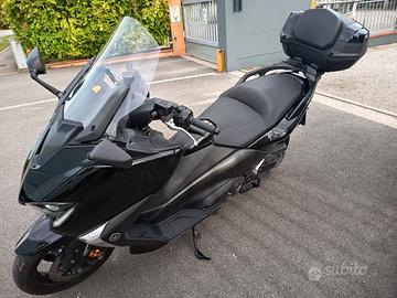 TMax 530 anno 2018 Nero Metallizzato  