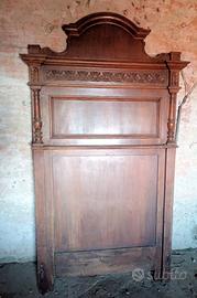 Vecchio letto in noce un piazza.