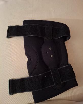 Ginocchiera/tutore ortopedico con foro rotuleo