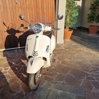 Piaggio Vespa 300 GTS Super hpe bianca - 2022