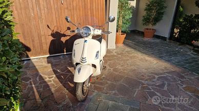 Piaggio Vespa 300 GTS Super hpe bianca - 2022