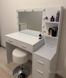 Toletta trucco con cassetti