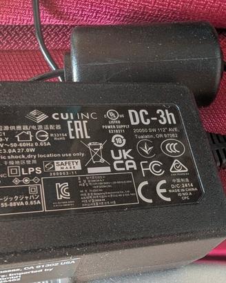 Alimentatore  Line6 DC-3I per  pedaliera 
