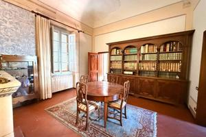 Casa indipendente di 210 m² con più di 5 locali a 