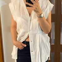 Camicia lavorata con spalle imbottite