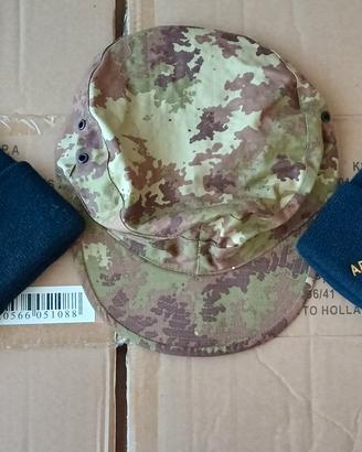 Cappellini finemente ricamati Esercito 