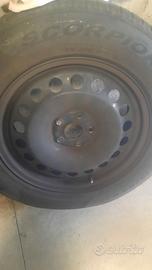 Gomme invernali pirelli scorpion più cerchi da 17