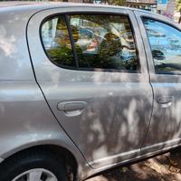  Macchina Yaris 5 porte 