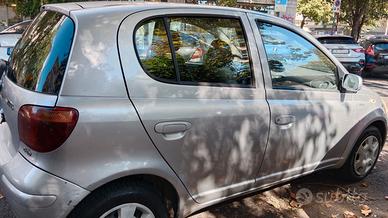  Macchina Yaris 5 porte 