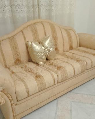 Divani stile classico quasi mai utilizzati 