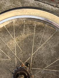 N 1 ruota completa e alcuni copertoni per graziell