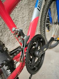 bicicletta Mountain bike 