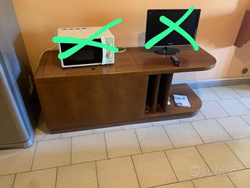 Mobile soggiorno, divano e letto singolo