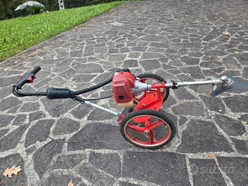 Decespugliatore con ruote