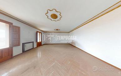 Appartamento a Galatina Via Corigliano 8 locali