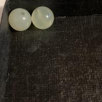 2 perle Giada chiara traslucida