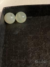 2 perle Giada chiara traslucida