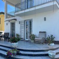 Rif. 108 villa singola di 2 appartamenti con giard