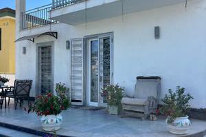 Rif. 108 villa singola di 2 appartamenti con giard