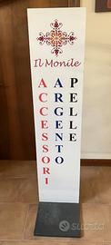 totem pubblicitario