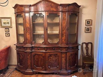 Credenza con vetrina