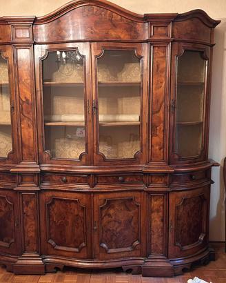 Credenza con vetrina